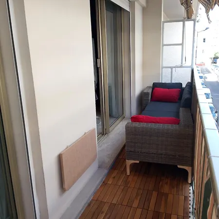 - Joli Avec Balcon *